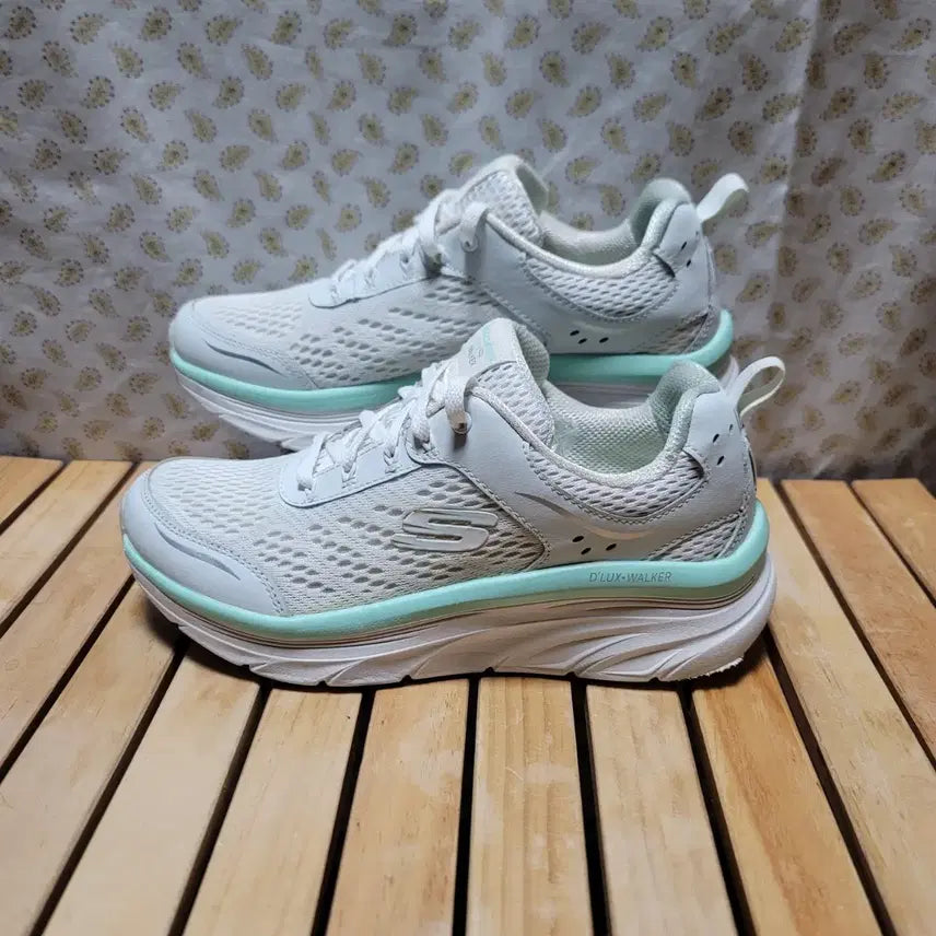 [SOLD OUT] 스케쳐스 디럭스  운동화 240