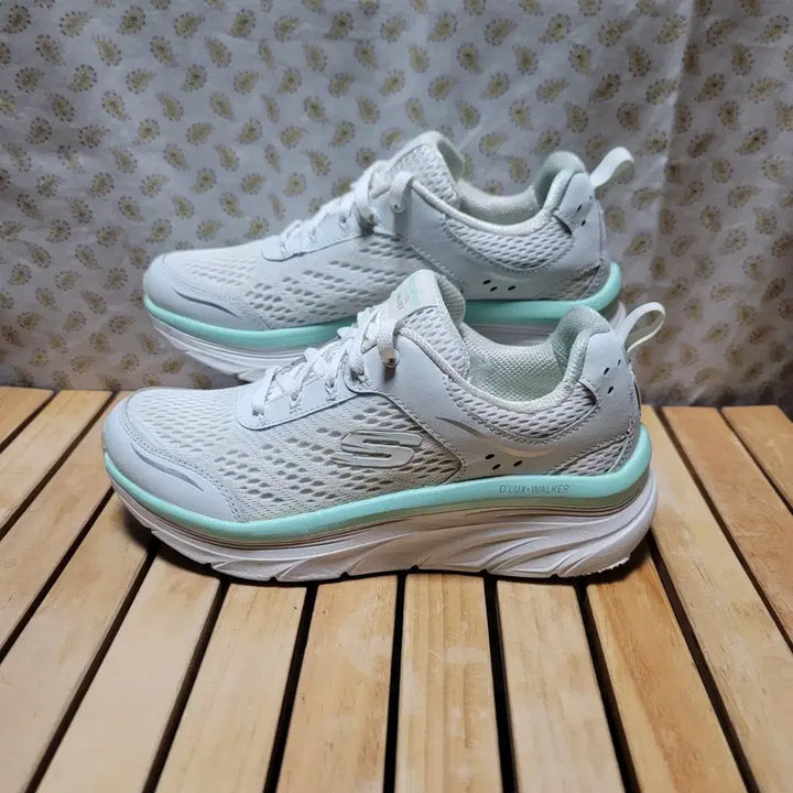 [SOLD OUT] 스케쳐스 디럭스  운동화 240