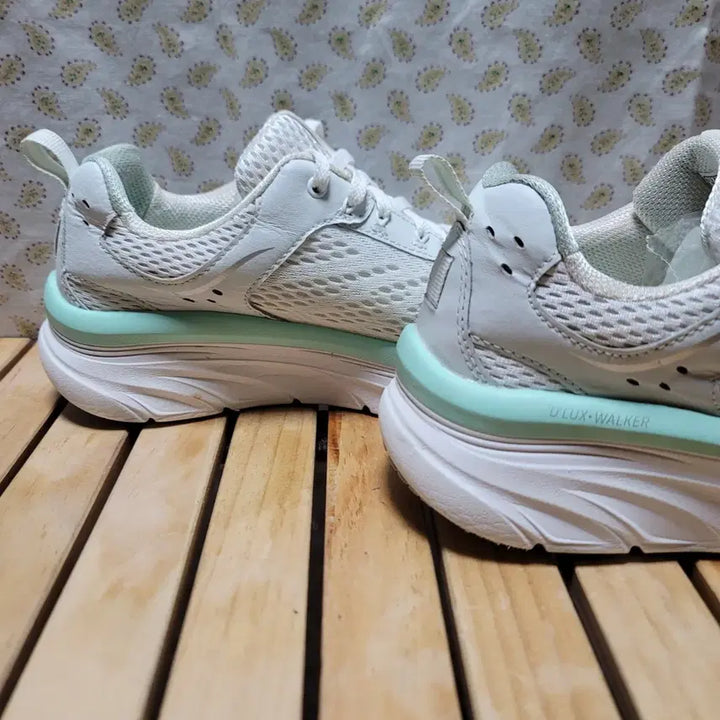 [SOLD OUT] 스케쳐스 디럭스  운동화 240