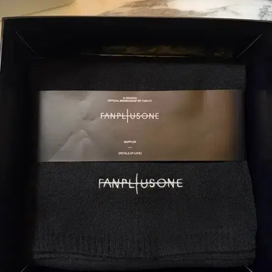 [BUNJANG] G-Dragon Fam Kit Gloves + Scarf / 실사)지드래곤 팸키트 장갑+목도리