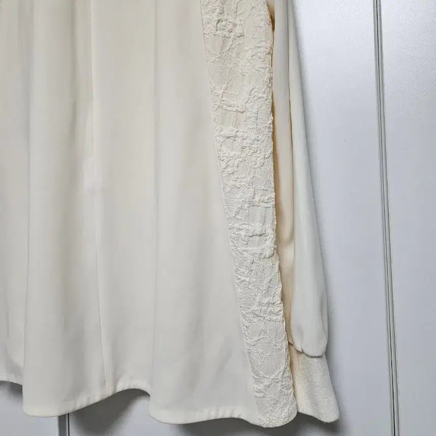 [BUNJANG] Tylen Ivory Blouse (Size 55) / (새상품) 티렌 블라우스 (55)