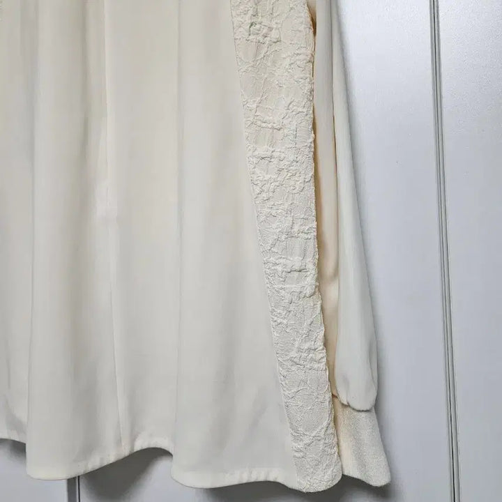 [BUNJANG] Tylen Ivory Blouse (Size 55) / (새상품) 티렌 블라우스 (55)