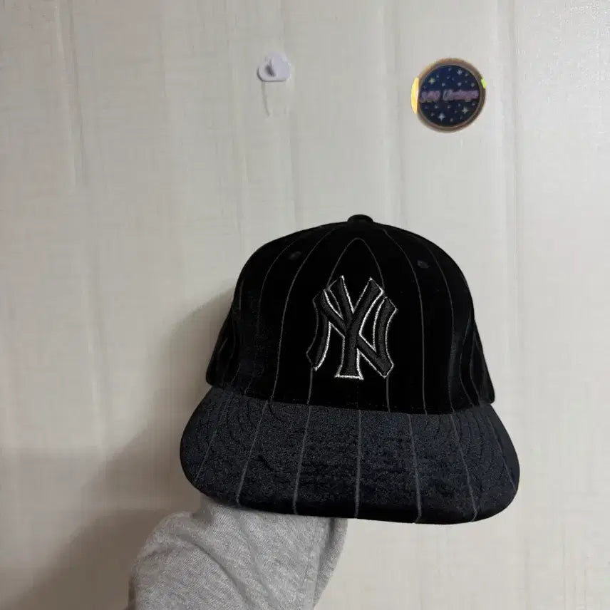 [BUNJANG] New York Yankees Velvet Ball Cap / New York Yankess 뉴욕 양키스 볼캡이에요
