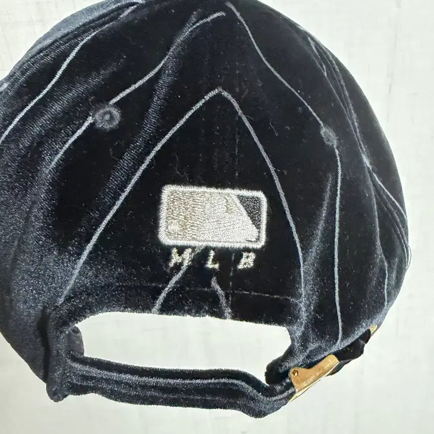 [BUNJANG] New York Yankees Velvet Ball Cap / New York Yankess 뉴욕 양키스 볼캡이에요