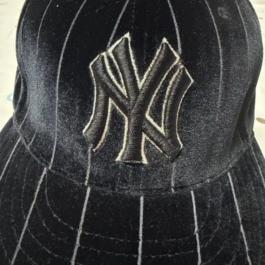 [BUNJANG] New York Yankees Velvet Ball Cap / New York Yankess 뉴욕 양키스 볼캡이에요