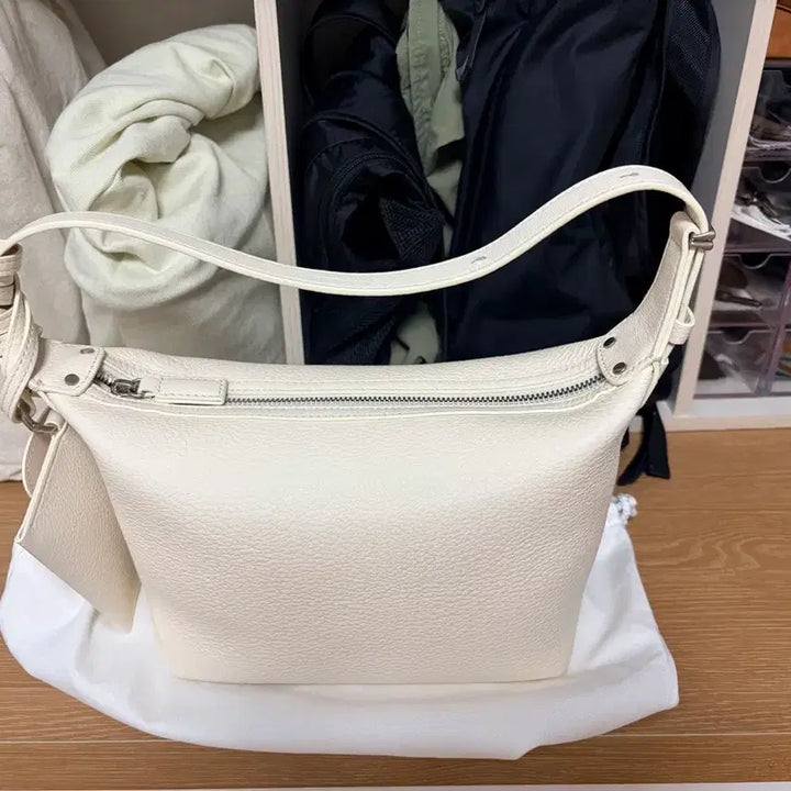 [BUNJANG] Demellier Veneta Ivory Shoulder Bag / 드메리엘 베네타 아이보리