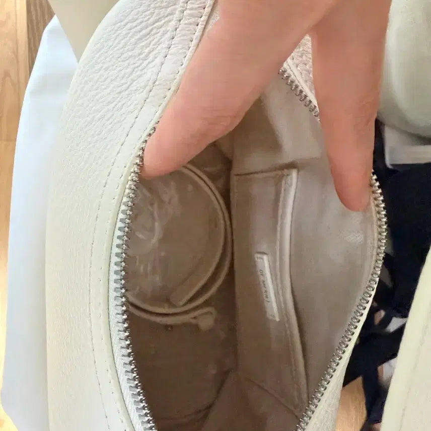 [BUNJANG] Demellier Veneta Ivory Shoulder Bag / 드메리엘 베네타 아이보리