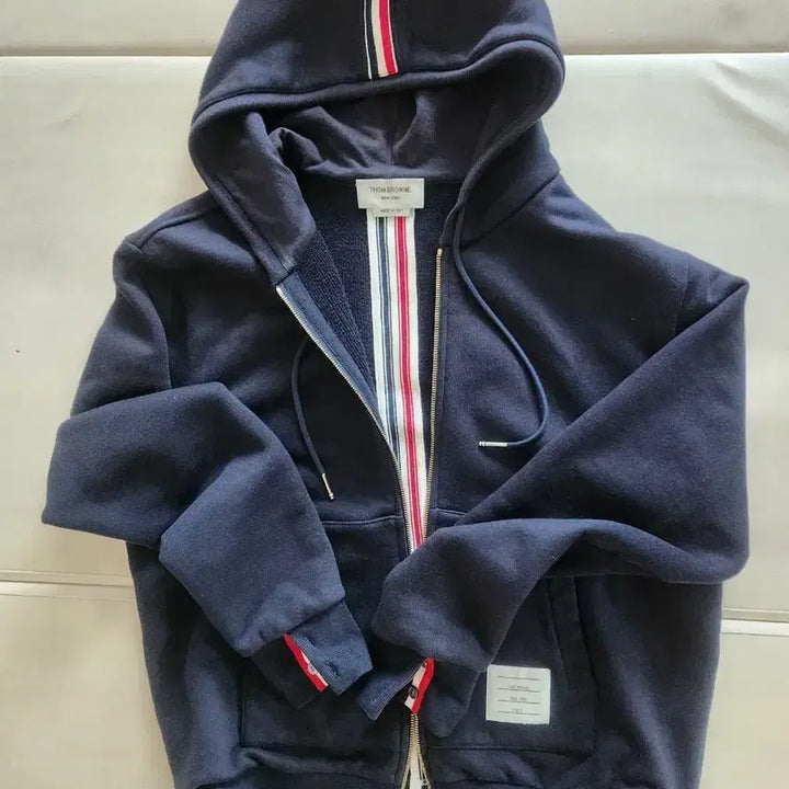 [SOLD OUT] 톰브라운 백삼선 후드집업 2사이즈(정품)