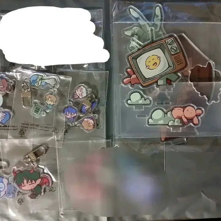 [BUNJANG] Kim So-reum Brown Choi Yo-won Ryu Jae-gwan Lee Ja-heon Eun-ha Je-sam Acrylic Stand &amp; Colotto Keyring Set / 괴담출근괴출 아크릴스탠드코롯토키링 김솔음브라운최요원류재관 이자헌은하제제삼