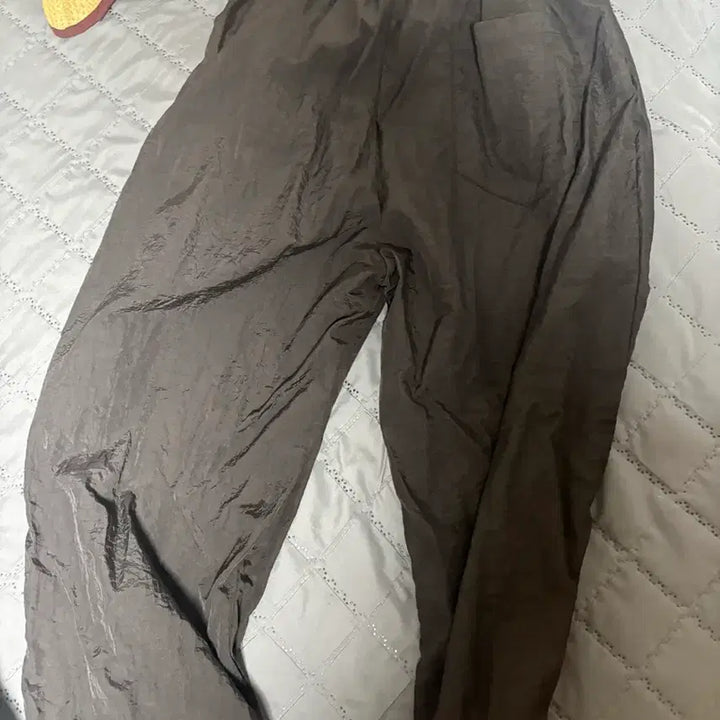 [SOLD OUT] 노메뉴얼 투턱 나일론팬츠