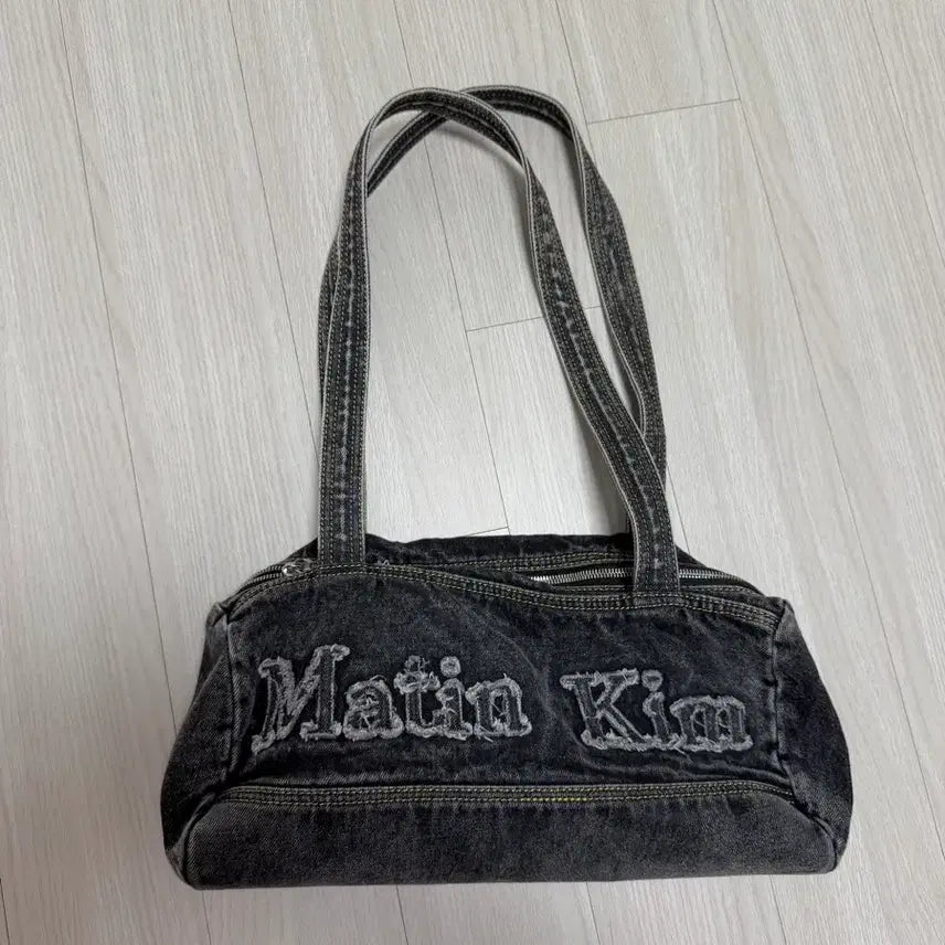 [BUNJANG] Matinkim Washed Denim Duffle Bag - Black / 마뗑킴 로고 워시드 데님 더플백 블랙