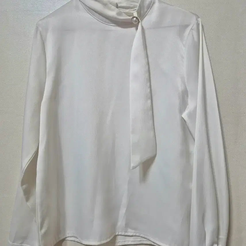 [BUNJANG] Satin Blouse for Office Wear / 오피스룩 정장 새틴 블라우스