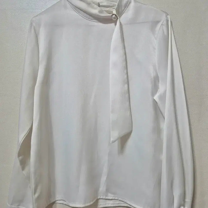[BUNJANG] Satin Blouse for Office Wear / 오피스룩 정장 새틴 블라우스