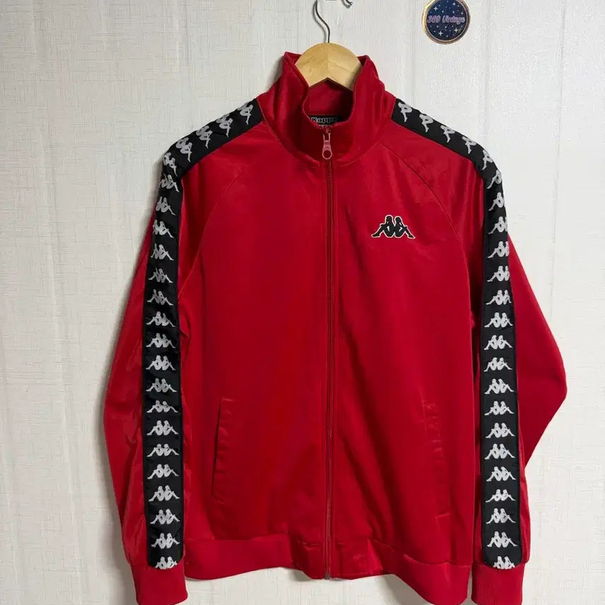 [SOLD OUT] Kappa 카파의 매력적인 빨간색 트랙탑이에요
