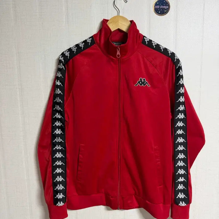 [SOLD OUT] Kappa 카파의 매력적인 빨간색 트랙탑이에요