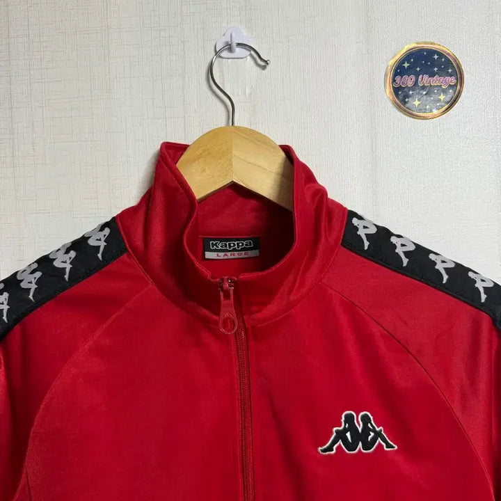 [SOLD OUT] Kappa 카파의 매력적인 빨간색 트랙탑이에요