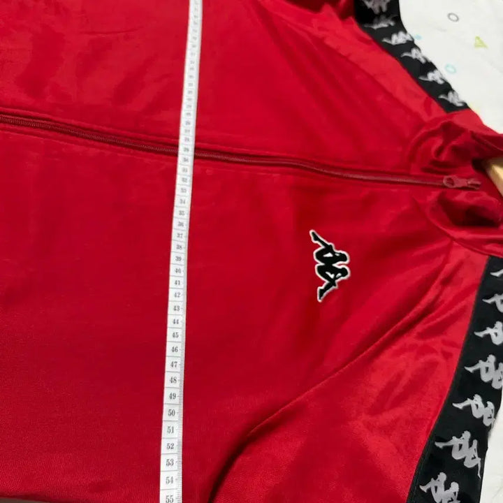 [SOLD OUT] Kappa 카파의 매력적인 빨간색 트랙탑이에요