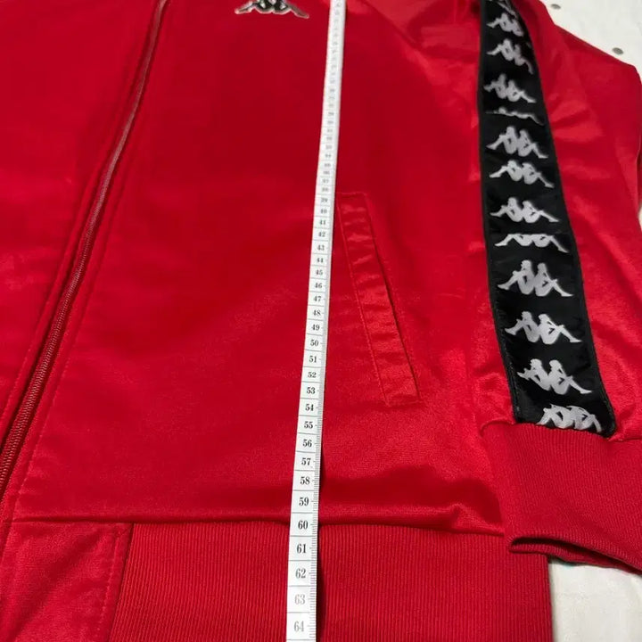 [SOLD OUT] Kappa 카파의 매력적인 빨간색 트랙탑이에요