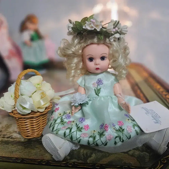 [BUNJANG] Madame Alexander Spring Garden Flower Girl Doll / 마담 알렉산더 스프링 가든 플라워 걸