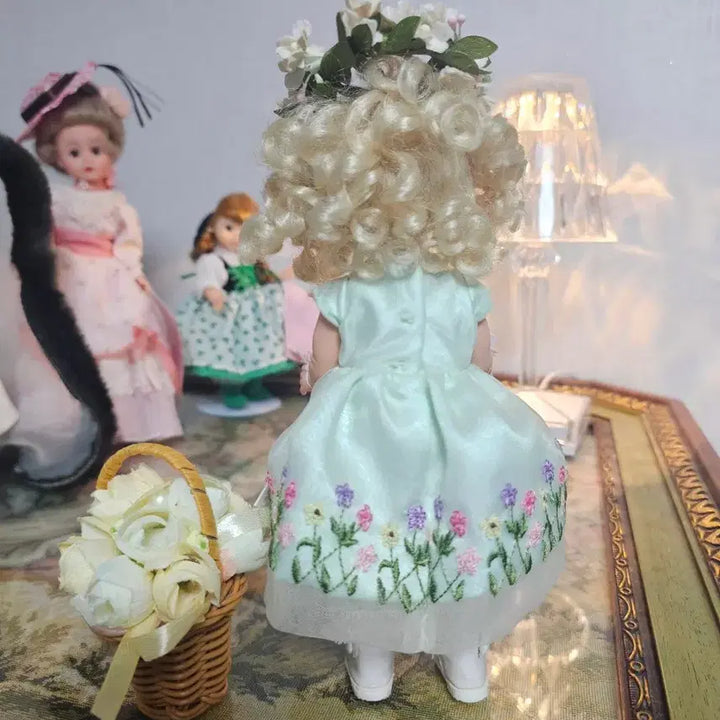 [BUNJANG] Madame Alexander Spring Garden Flower Girl Doll / 마담 알렉산더 스프링 가든 플라워 걸