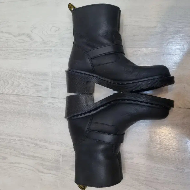 [BUNJANG] Dr. Martens Leather Engineer Boots / 250 닥터마틴 가죽 엔지니어 워커부츠