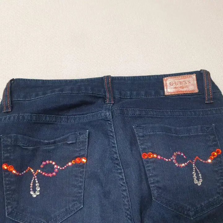 [BUNJANG] Guess Denim Skinny Jeans with Embellishments / 게스 데님 스키니진 규빅 허리26
