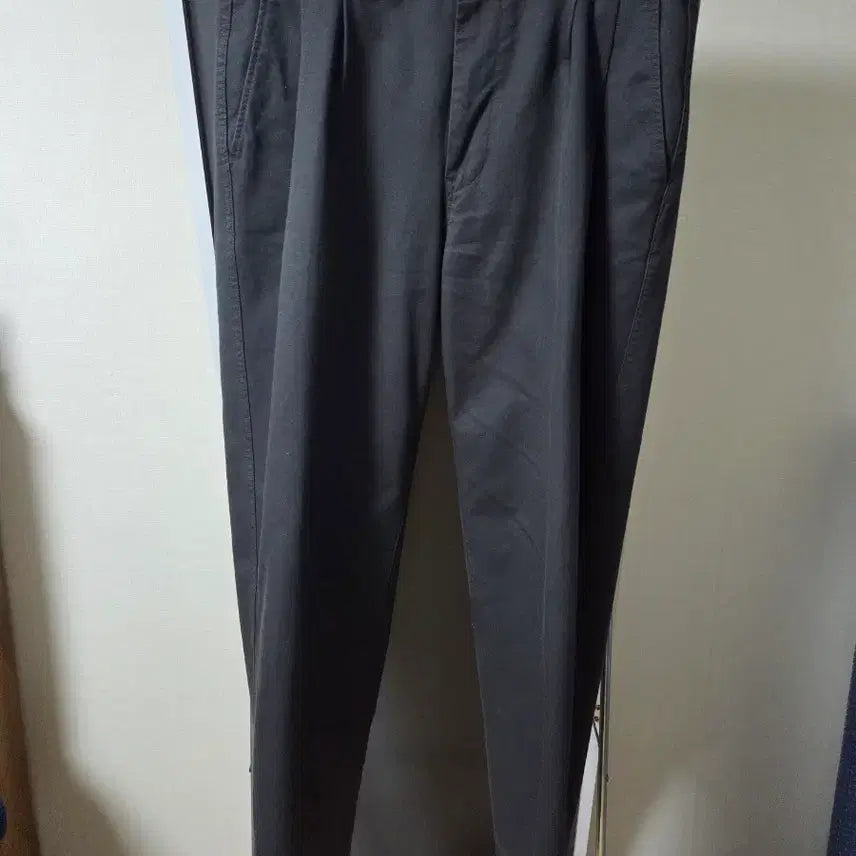 [SOLD OUT] 어나더 오피스 산티아고 치노 팬츠 스탠다드 그래파이트