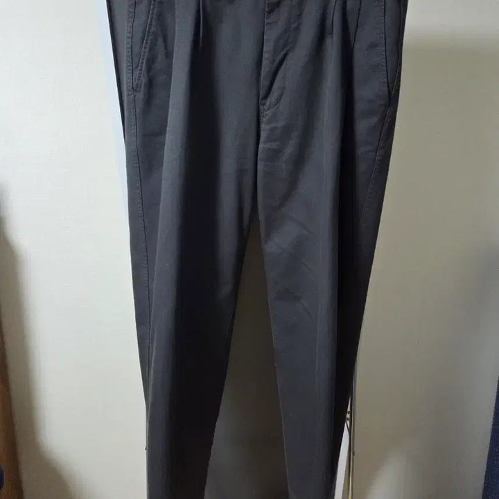 [SOLD OUT] 어나더 오피스 산티아고 치노 팬츠 스탠다드 그래파이트