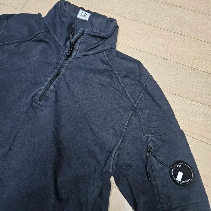 [BUNJANG] CP Company Half-Zip Sweatshirt / CP컴퍼니의 네이비 색상 반집업 맨투맨