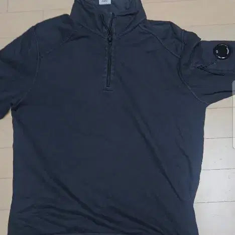 [BUNJANG] CP Company Half-Zip Sweatshirt / CP컴퍼니의 네이비 색상 반집업 맨투맨