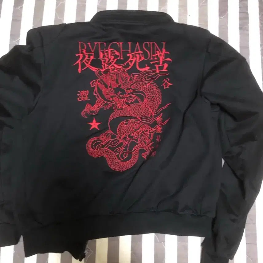 [SOLD OUT] [m]RYE CHASIN 드래곤 자수 블랙 트랙 져지