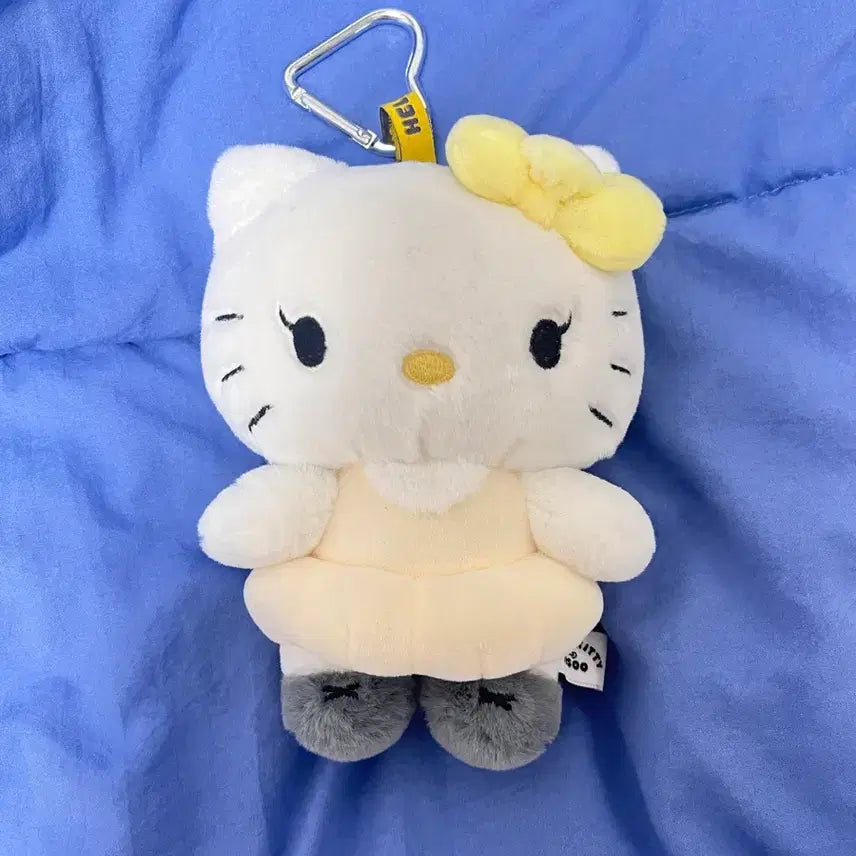 [BUNJANG] Jisoo Hello Kitty Keychain Ivory / 지수 헬로키티 키링 아이보리