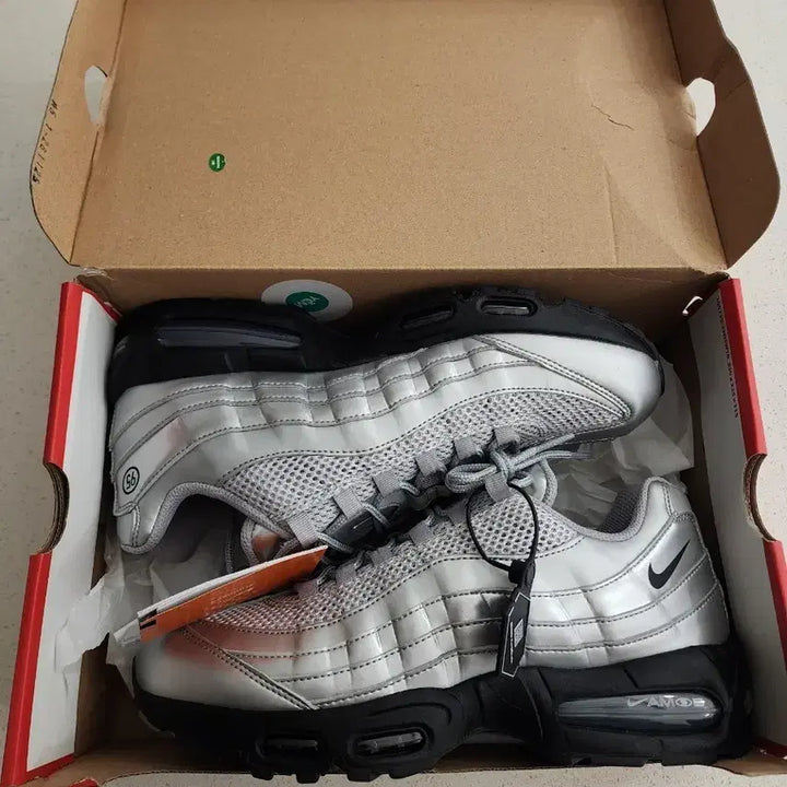 [BUNJANG] Nike Air Max 95 Metallic Silver Sneakers / [285] 에어맥스95 빅버블 메탈릭실버