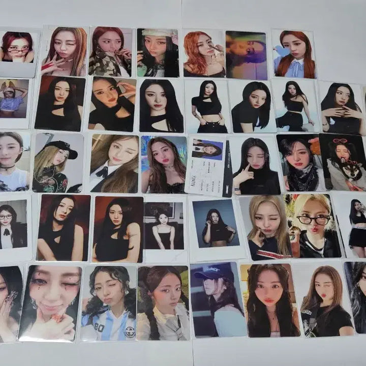 [BUNJANG] LE SSERAFIM Huh Yunjin Photocard Bundle Set / 르세라핌 허윤진 포토카드 포카 일괄