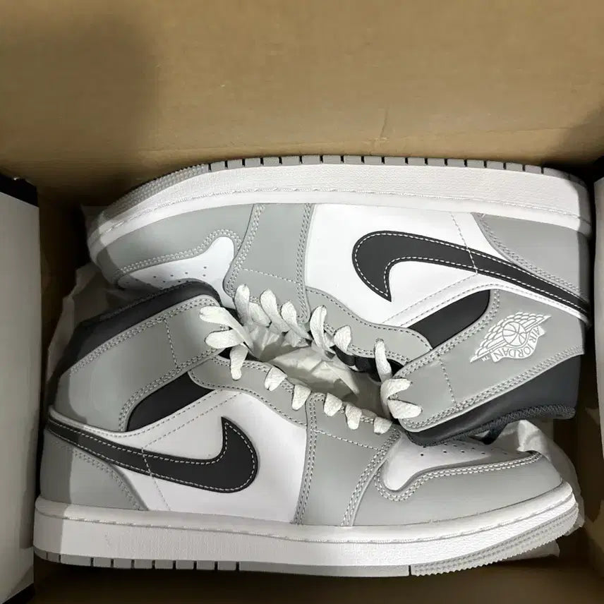 [BUNJANG] Nike Air Jordan 1 Mid Grey White / 나이키 에어 조던 1 미드 그레이 화이트
