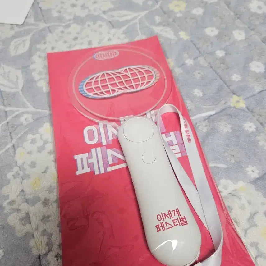 [BUNJANG] ISEGYE FESTIVAL 1 Official Lightstick (ISEDOL) / 이세계페스티벌 1 응원봉 판매합니다(이세돌)