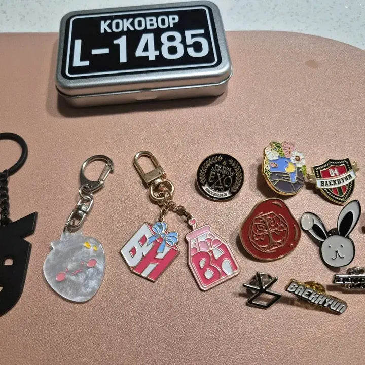 [BUNJANG] EXO Keyring and Badge Set / 엑소 키링,뱃지 세트