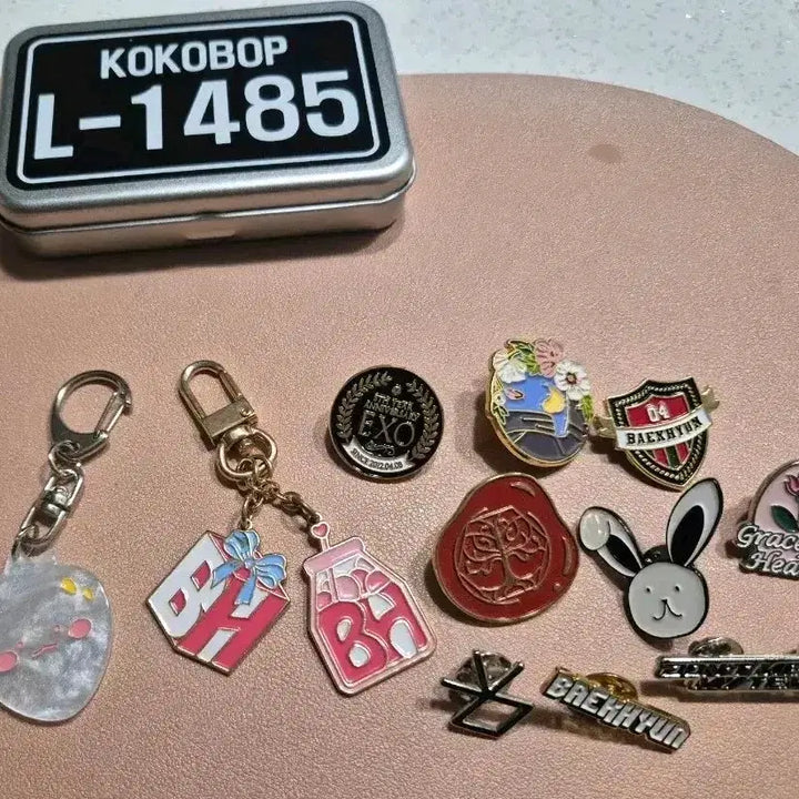 [BUNJANG] EXO Keyring and Badge Set / 엑소 키링,뱃지 세트