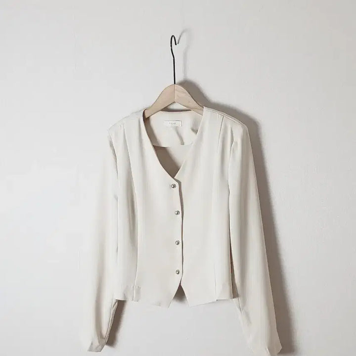 [BUNJANG] V-Neck Jacket Blouse / (새) 은장 브이넥 자켓 블라우스