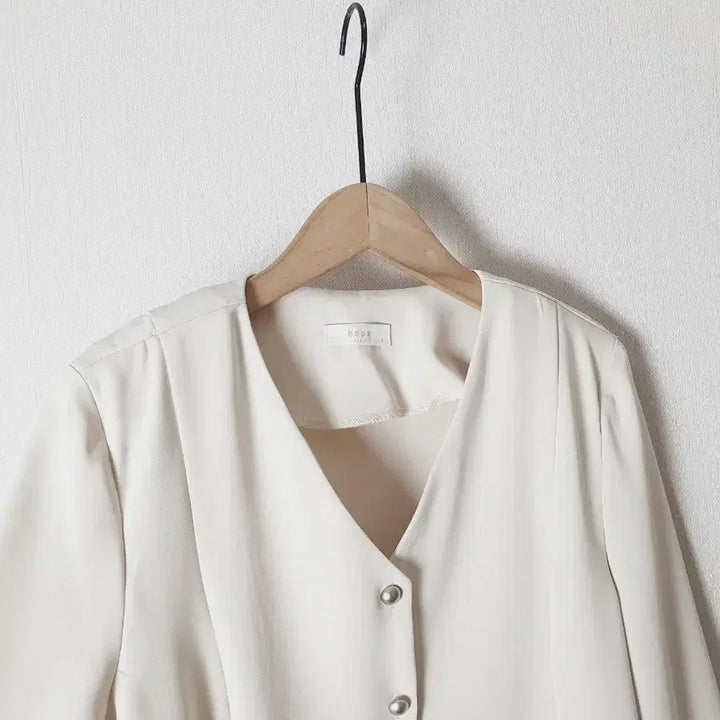 [BUNJANG] V-Neck Jacket Blouse / (새) 은장 브이넥 자켓 블라우스