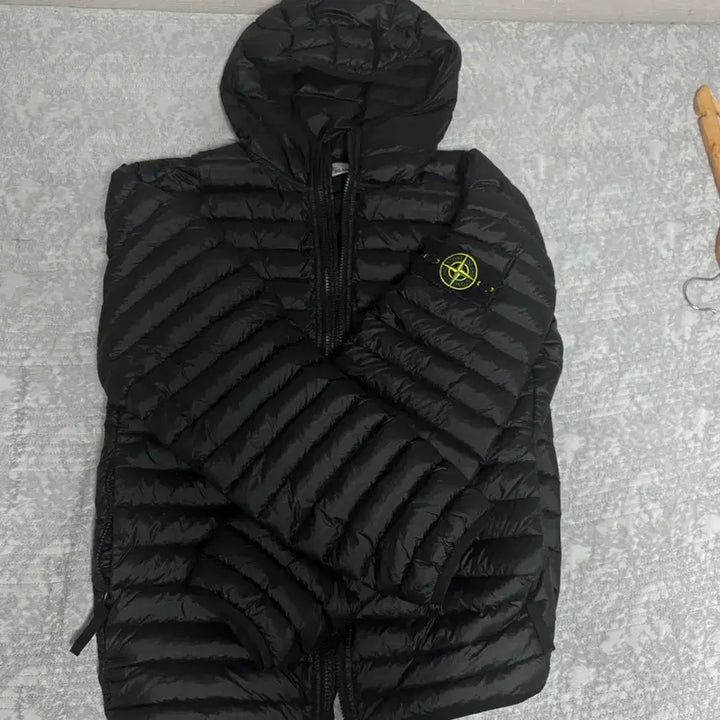 [BUNJANG] Stone Island Lightweight Padded Jacket / 스톤아일랜드 24fw 경량패딩 L 블랙 판매합니다