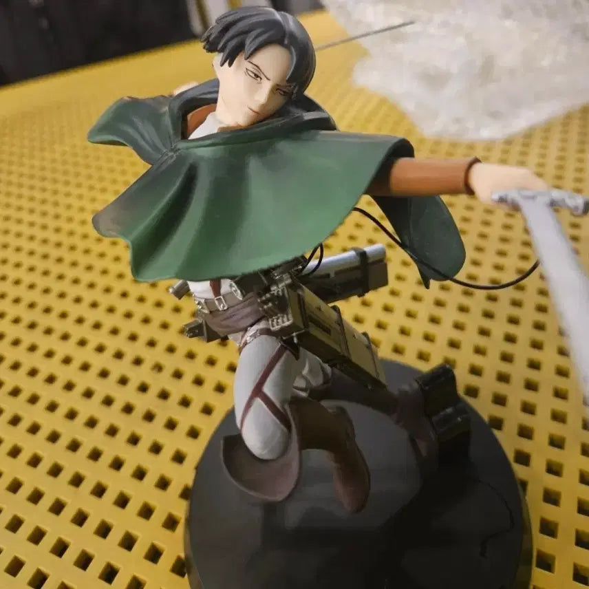 [BUNJANG] SEGA Levi Figure / 진격의거인 진격거 리바이 병장 피규어 세가