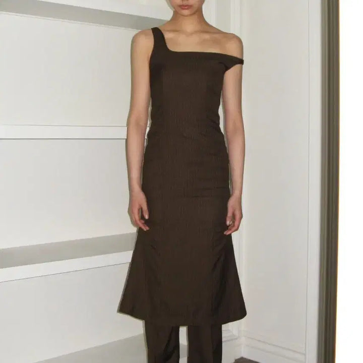 [BUNJANG] Sinoon Asymmetrical One-Shoulder Long Dress / 시눈 언발란스 원숄더 롱 드레스 브라운 스트라이프원피스오프숄더트임레이어드