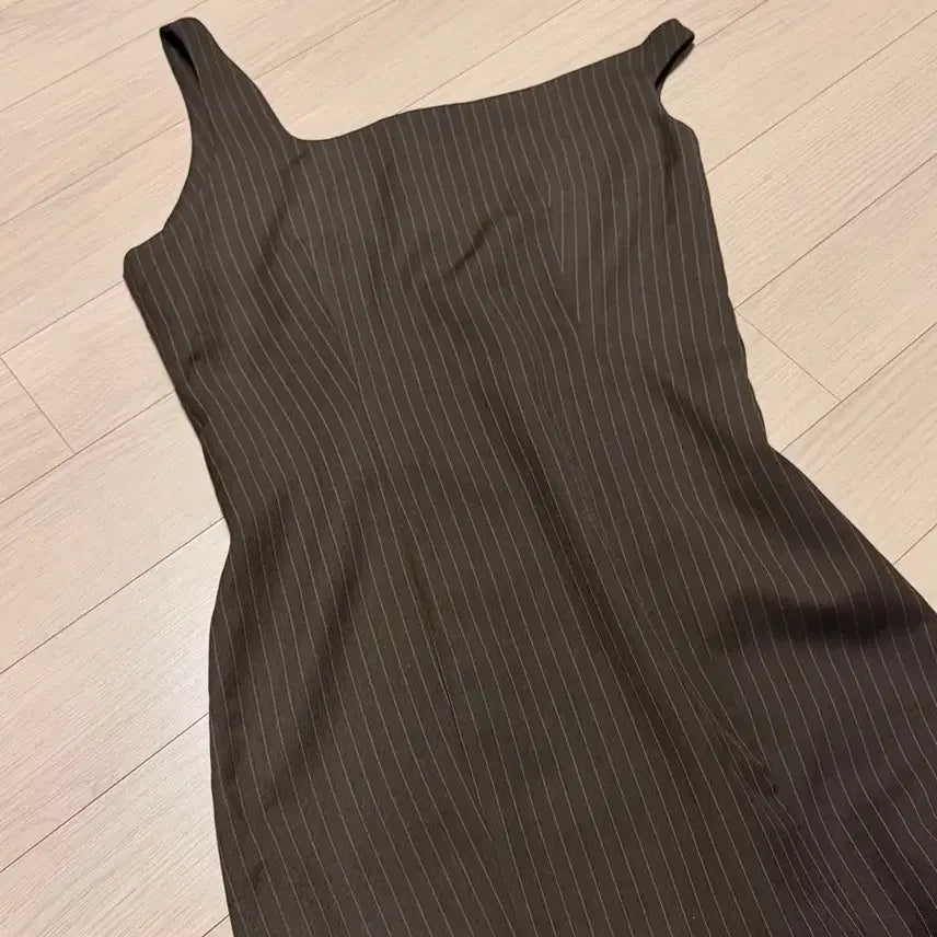 [BUNJANG] Sinoon Asymmetrical One-Shoulder Long Dress / 시눈 언발란스 원숄더 롱 드레스 브라운 스트라이프원피스오프숄더트임레이어드