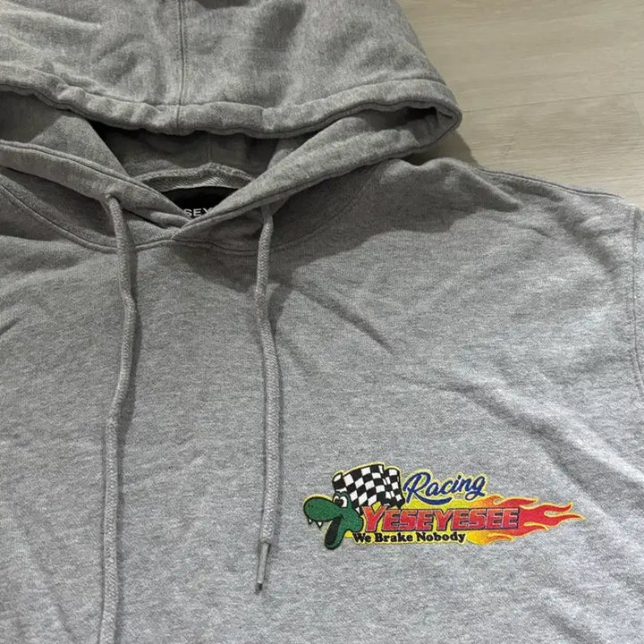 [BUNJANG] Yeseyesee Hooded T-shirt (M) / 예쓰아이씨 후드티 M
