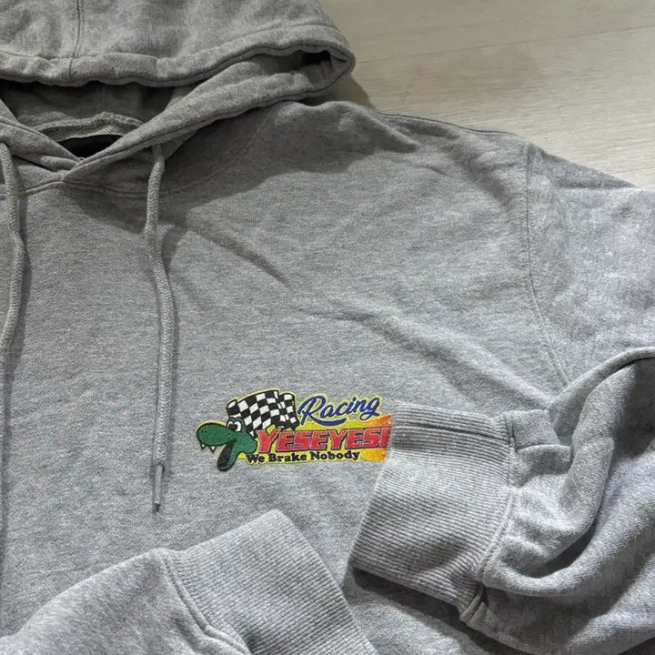 [BUNJANG] Yeseyesee Hooded T-shirt (M) / 예쓰아이씨 후드티 M