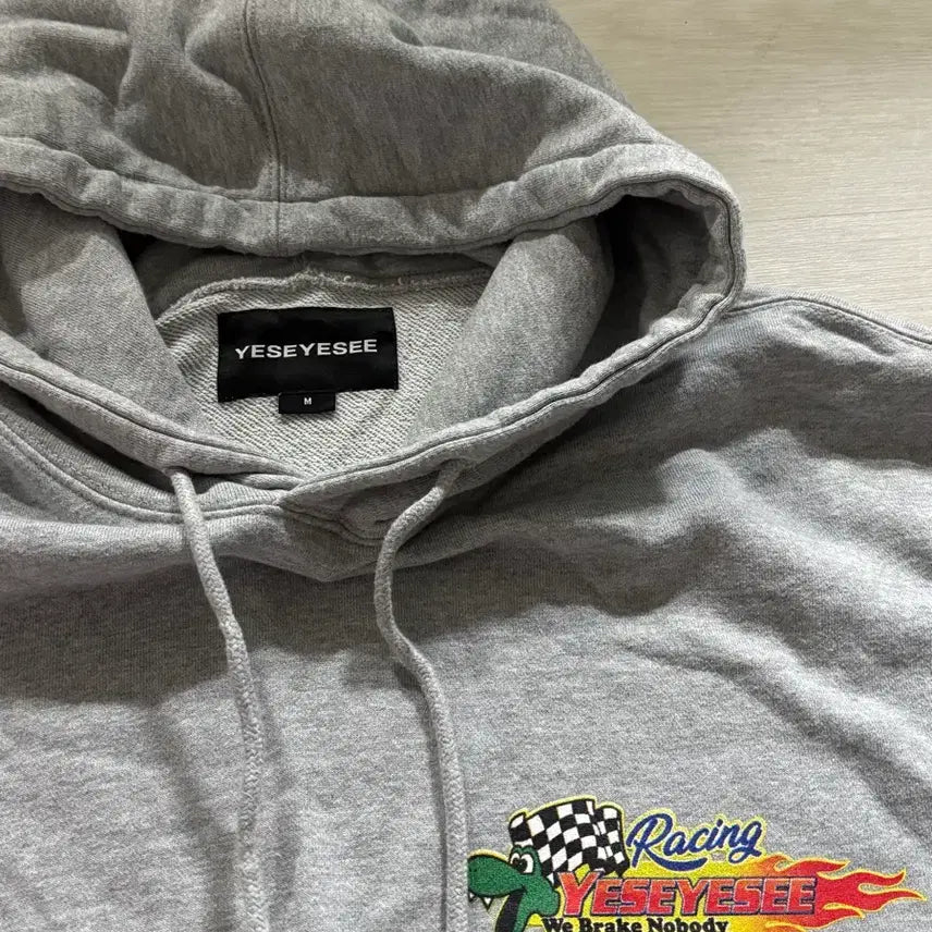 [BUNJANG] Yeseyesee Hooded T-shirt (M) / 예쓰아이씨 후드티 M