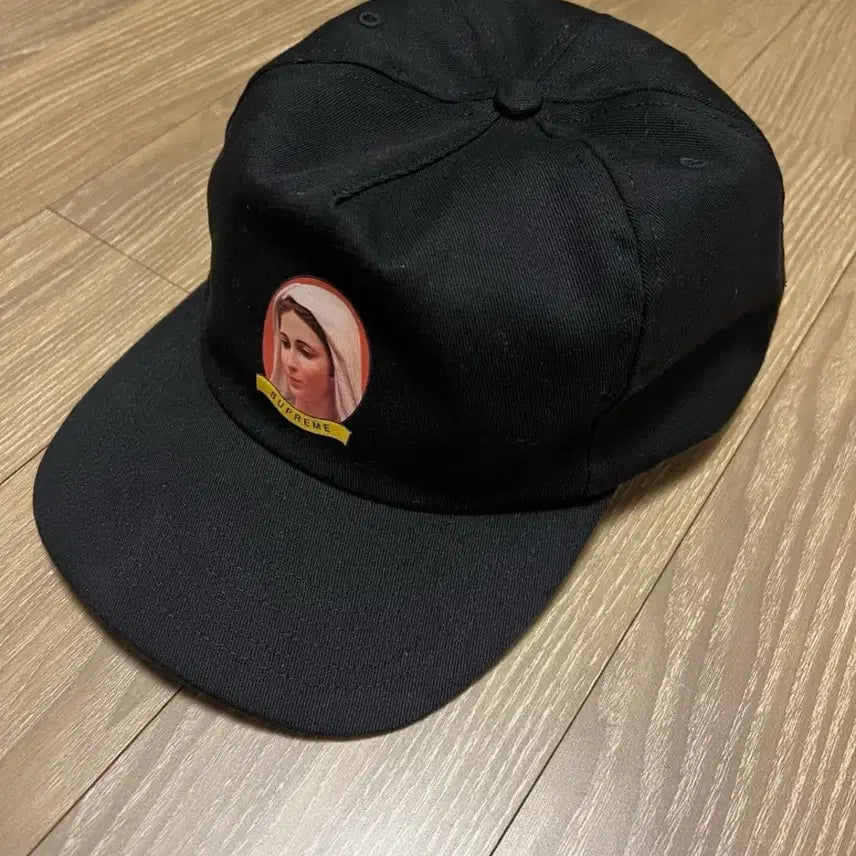 [BUNJANG] Supreme Maria Black Ball Cap / 슈프림 마리아 블랙 볼캡
