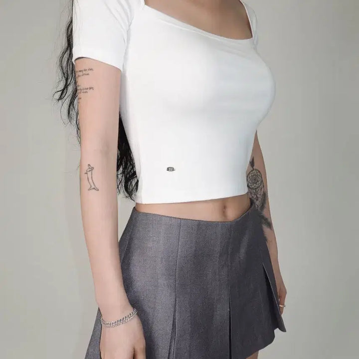 [BUNJANG] Pale Jade Deep Square Neck Short Sleeve T-shirt / 오늘만)페일제이드 딥스퀘어넥 반팔티