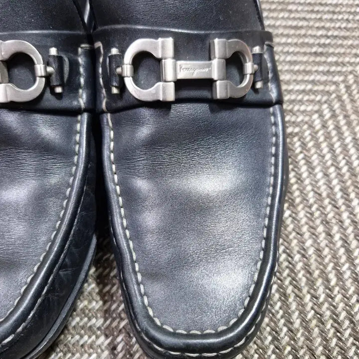 [BUNJANG] Ferragamo Gancini Loafers / 페레가모 간치니 로퍼 270